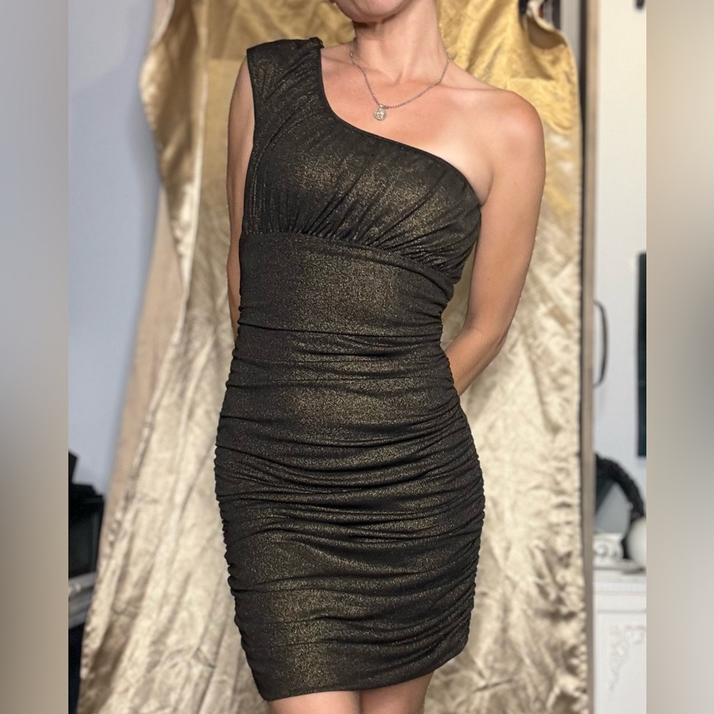 Small gold shimmer one shoulder body con dress gifted never worn
